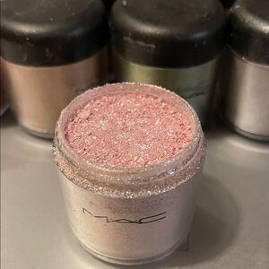 MAC Helium Pigment